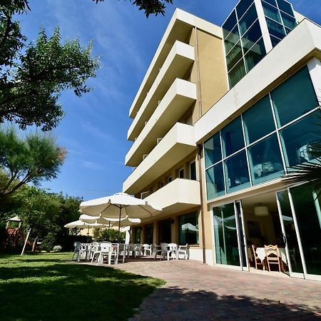 Hotel Astor B&B Лидо-ди-Классе Экстерьер фото