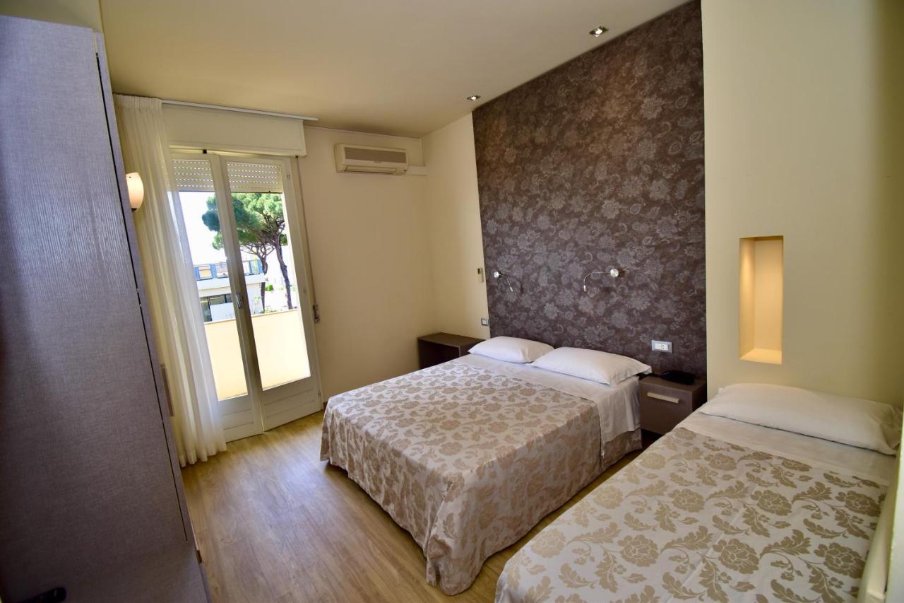Hotel Astor B&B Лидо-ди-Классе Экстерьер фото