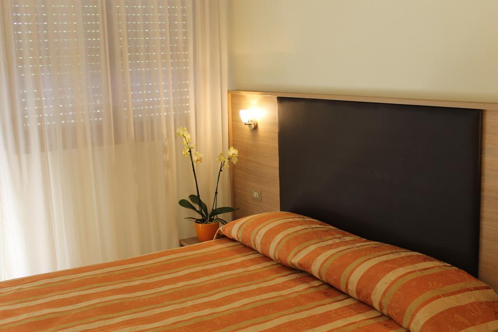 Hotel Astor B&B Лидо-ди-Классе Номер фото
