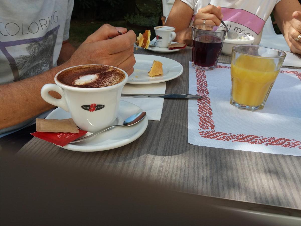 Hotel Astor B&B Лидо-ди-Классе Экстерьер фото
