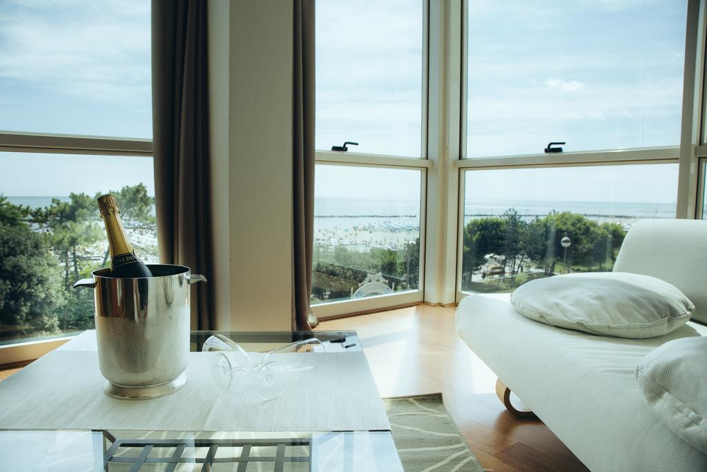 Hotel Astor B&B Лидо-ди-Классе Экстерьер фото