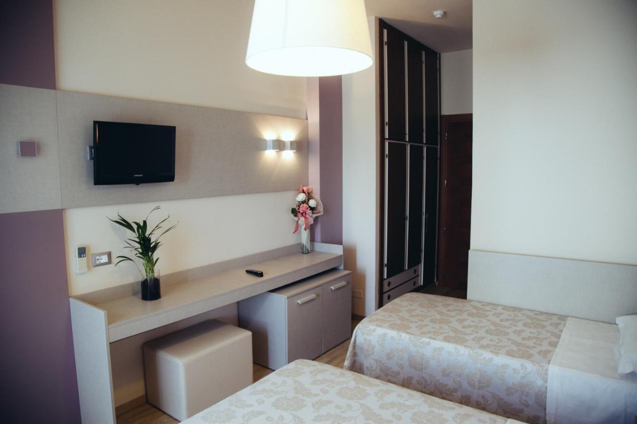 Hotel Astor B&B Лидо-ди-Классе Экстерьер фото