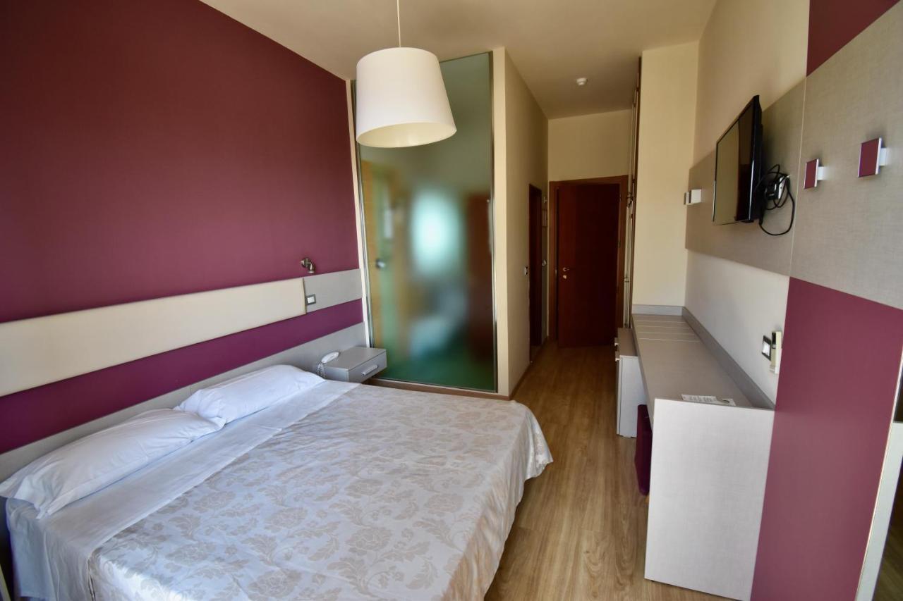 Hotel Astor B&B Лидо-ди-Классе Экстерьер фото