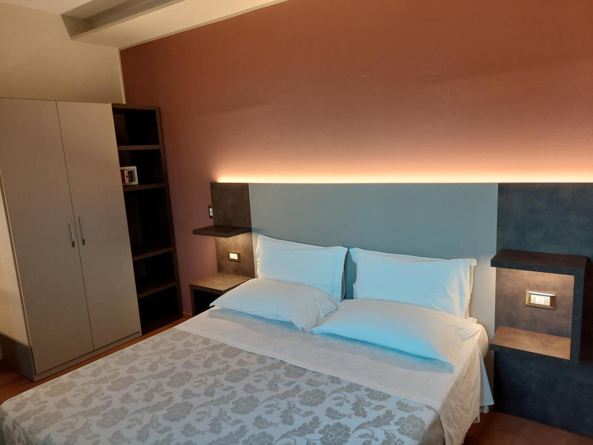 Hotel Astor B&B Лидо-ди-Классе Экстерьер фото