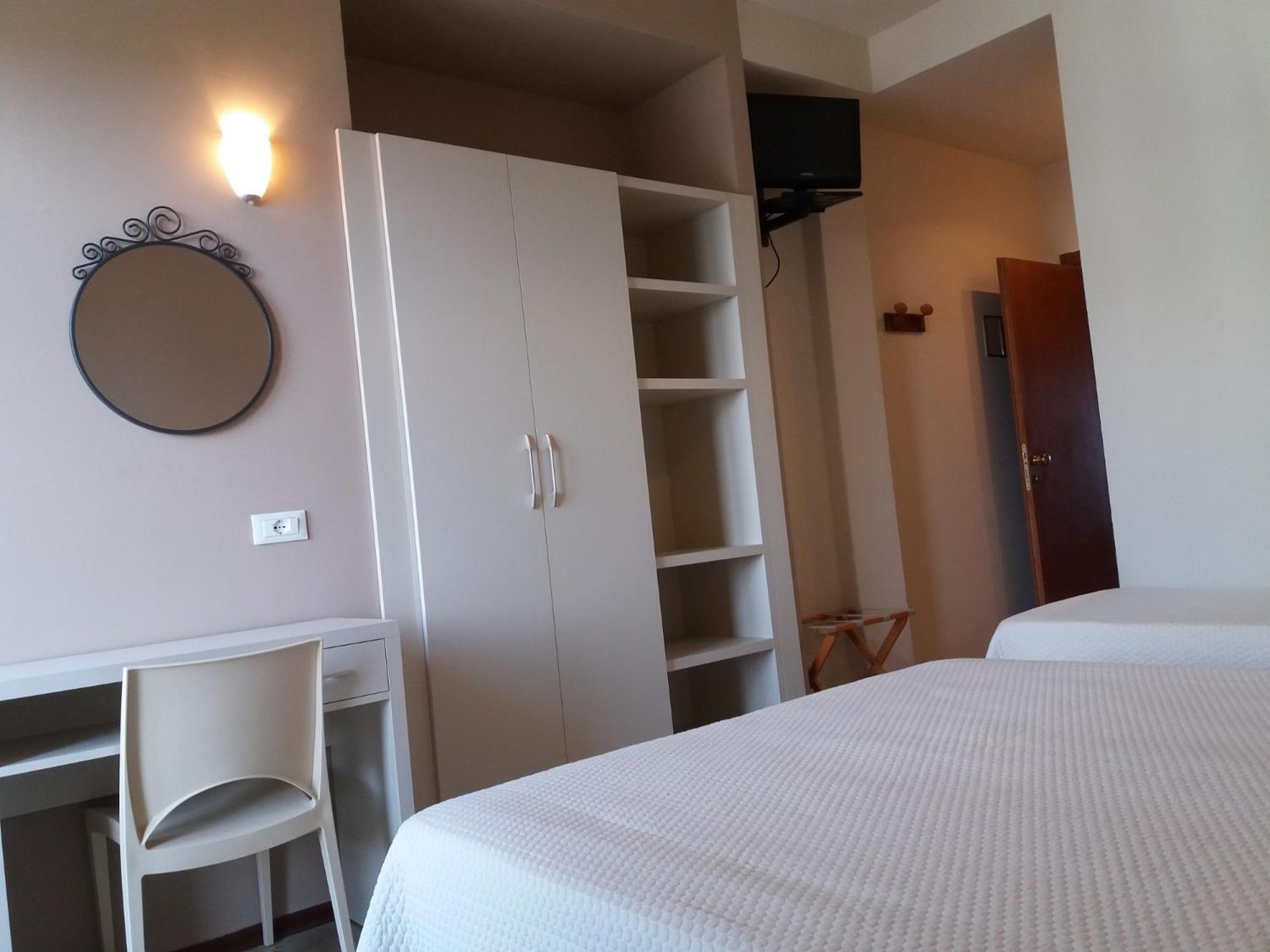 Hotel Astor B&B Лидо-ди-Классе Экстерьер фото