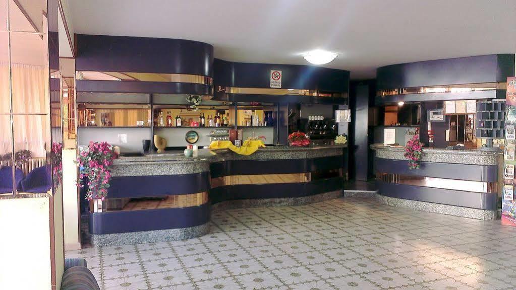 Hotel Astor B&B Лидо-ди-Классе Экстерьер фото