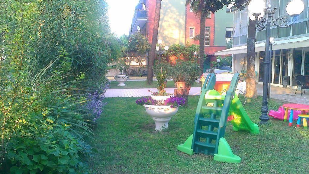 Hotel Astor B&B Лидо-ди-Классе Экстерьер фото