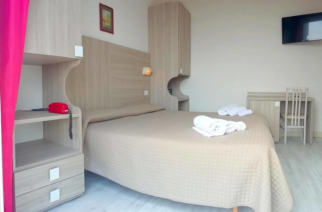 Hotel Astor B&B Лидо-ди-Классе Экстерьер фото