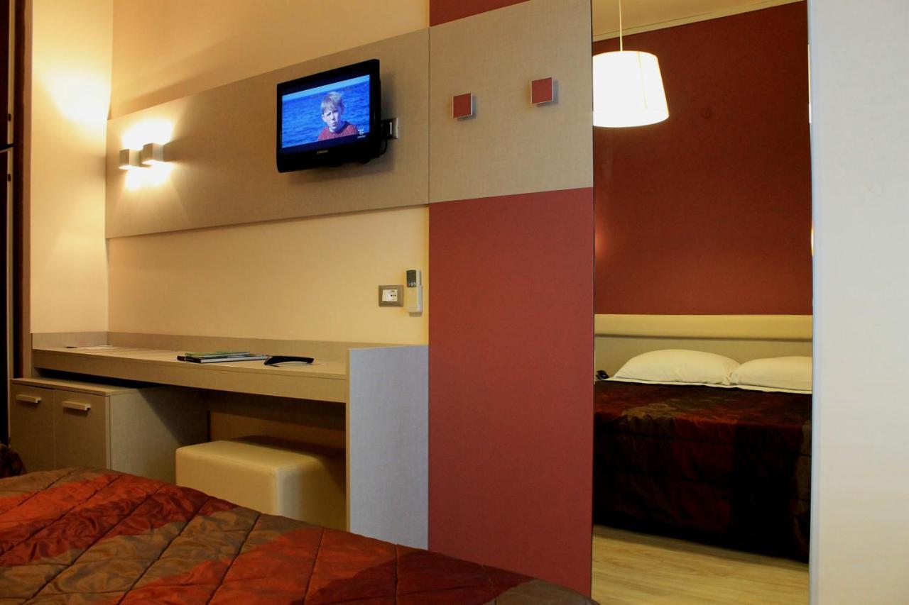 Hotel Astor B&B Лидо-ди-Классе Экстерьер фото